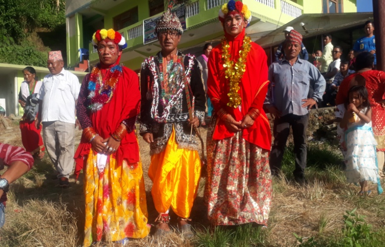  8 मार्खुको हिले नाच