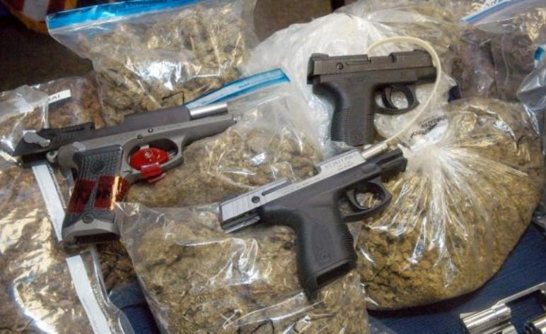 पेस्तोल र लागुऔषध