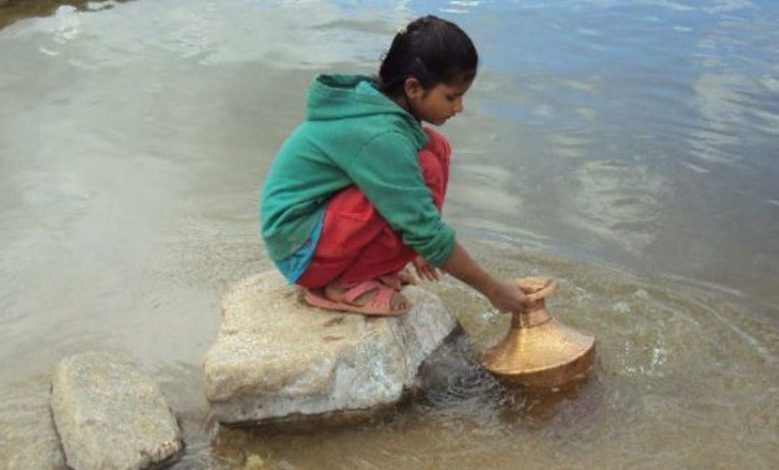 खोलाको पानी पिउन