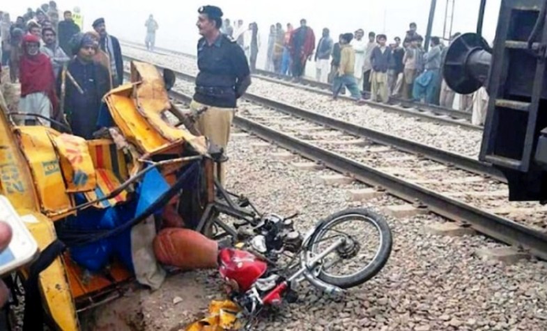 रिक्सामा सवार आठ जनाको मृत्यु