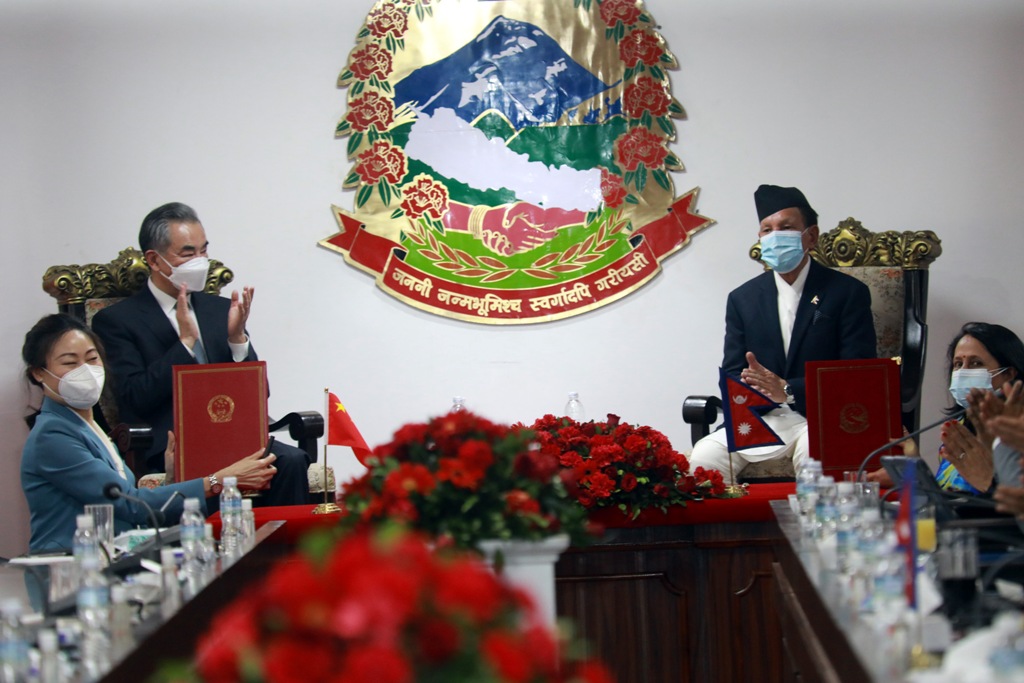 डा. नारायण खड्का र वाङ वी