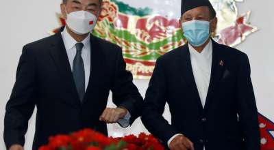 डा. नारायण खड्का र वाङ वी