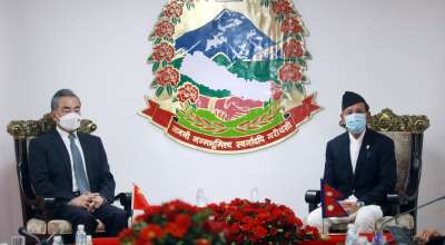 डा. नारायण खड्का र वाङ वी