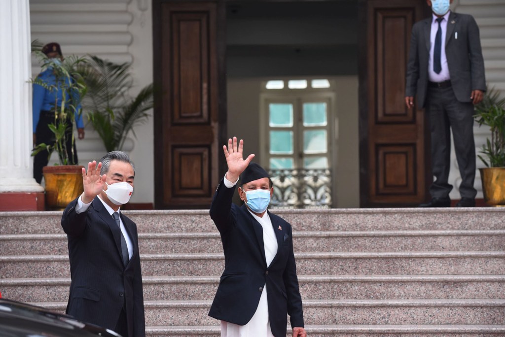 डा. नारायण खड्का र वाङ वी