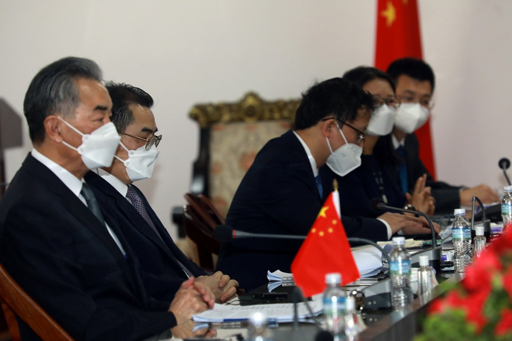 डा. नारायण खड्का र वाङ वी