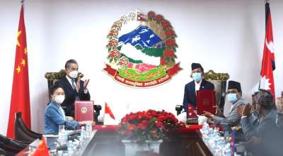 डा. नारायण खड्का र वाङ यी