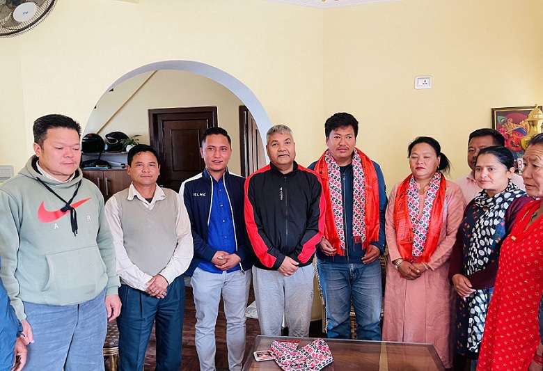 एमाले प्रवेश