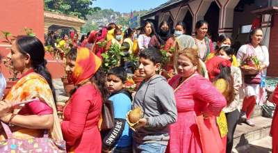 नयाँ वर्ष २०७९ का अवसरमा पोखराको प्रसिद्ध विन्ध्यवासिनी मन्दिरमा भक्तजन