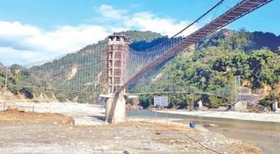 रिडीमा निर्माणाधीन तीनमुखे झोलुङ्गे पुल निर्माण अन्तिम चरणमा