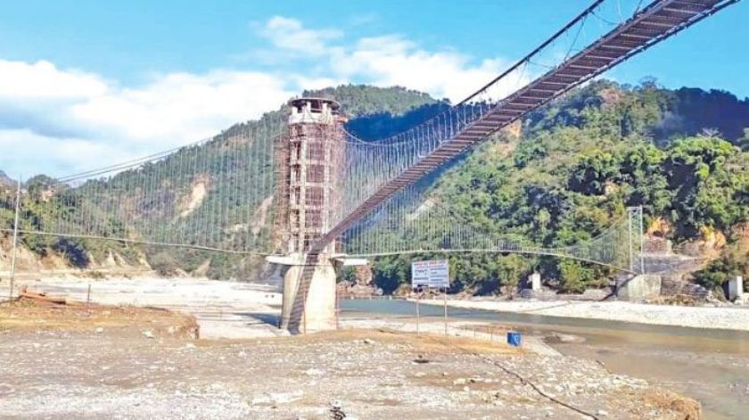 रिडीमा निर्माणाधीन तीनमुखे झोलुङ्गे पुल निर्माण अन्तिम चरणमा