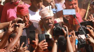 भक्तपुरका बुद्धकृष्णले नवौँ पटक छेडे जिब्रो