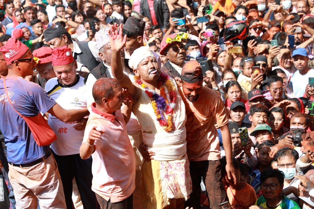 भक्तपुरका बुद्धकृष्णले नवौँ पटक छेडे जिब्रो