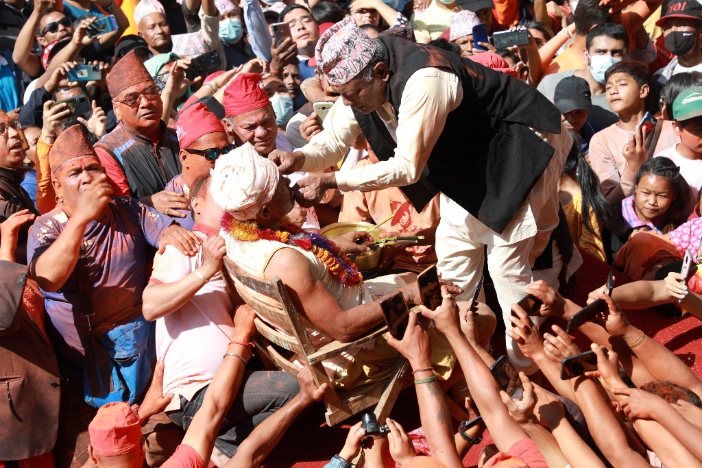 भक्तपुरका बुद्धकृष्णले नवौँ पटक छेडे जिब्रो