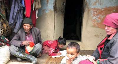 ‘अभाव र गरिबी’को भूमरीमा परेको विक परिवार