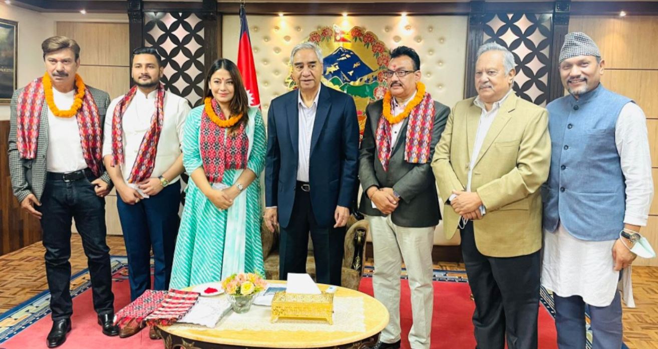 भुवन केसी र श्वेता खड्का काँग्रेसमा प्रवेश