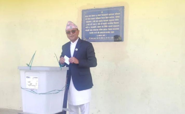 राष्ट्रियसभा अध्यक्ष गणेशप्रसाद तिमिल्सिनाले गरे मतदान