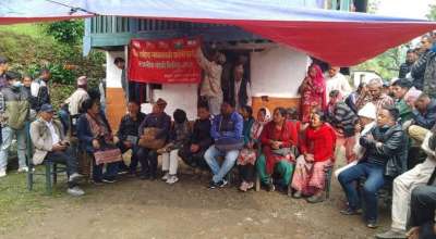 घरआँगनमै पुगेर मत माग्दै उम्मेदवार