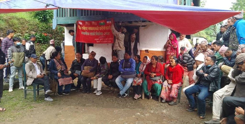घरआँगनमै पुगेर मत माग्दै उम्मेदवार