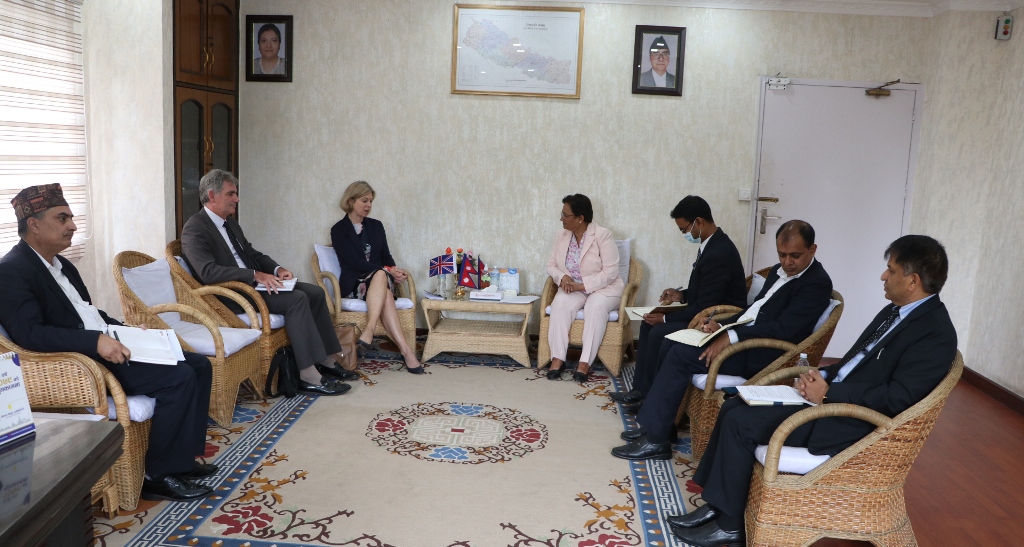 ऊर्जामन्त्री भुसाल र बेलायती राजदूत पोलिटवीच शिष्टाचार भेट