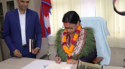 रेनु दाहाल पदभर ग्रहण