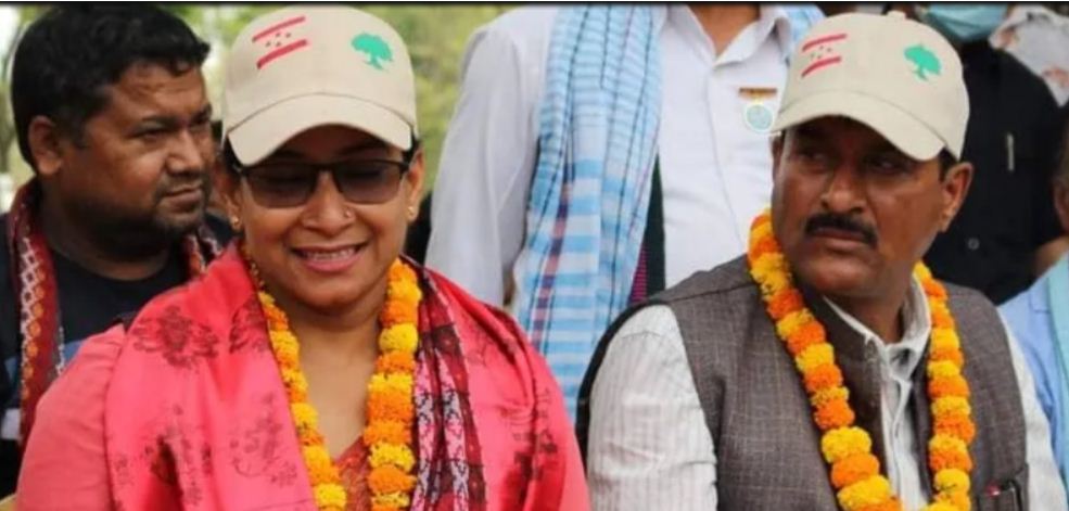 रेनु दाहाल र चित्रसेन अधिकारी