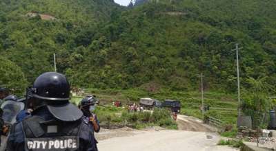 बञ्चरेडाँडामा झडप, प्रहरीद्वारा अश्रुग्यास प्रहार