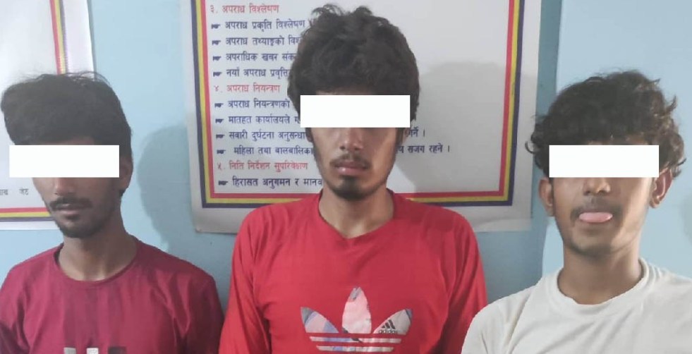 कार लुटेरार भारतीय नागरिक पक्राउ