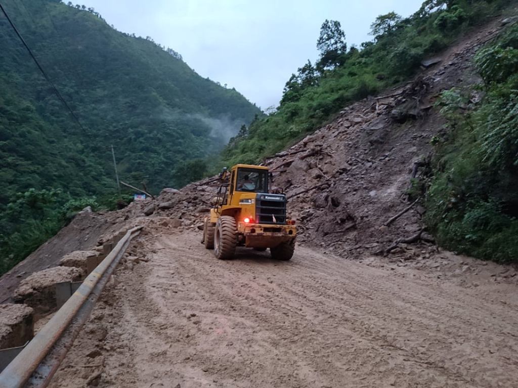 घोप्टेभिरमा पहिरो