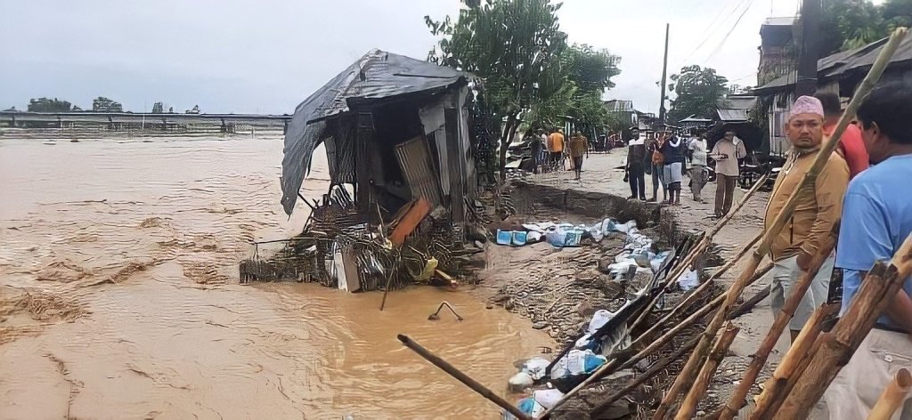 झापाको दमकमा बाढी