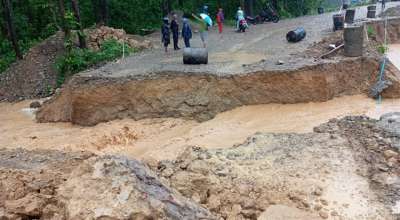 नवलपुर सडकखण्ड अवरुद्ध