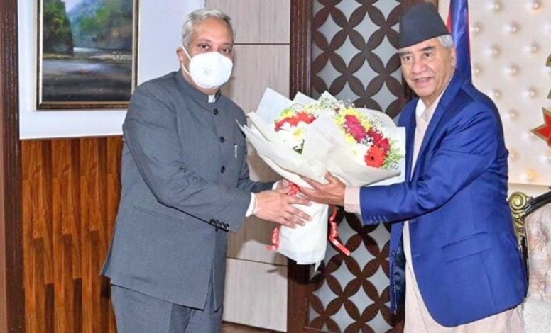 प्रधानमन्त्री देउवासँग भारतीय नवनियुक्त राजदूत श्रीवास्तवको भेटवार्ता