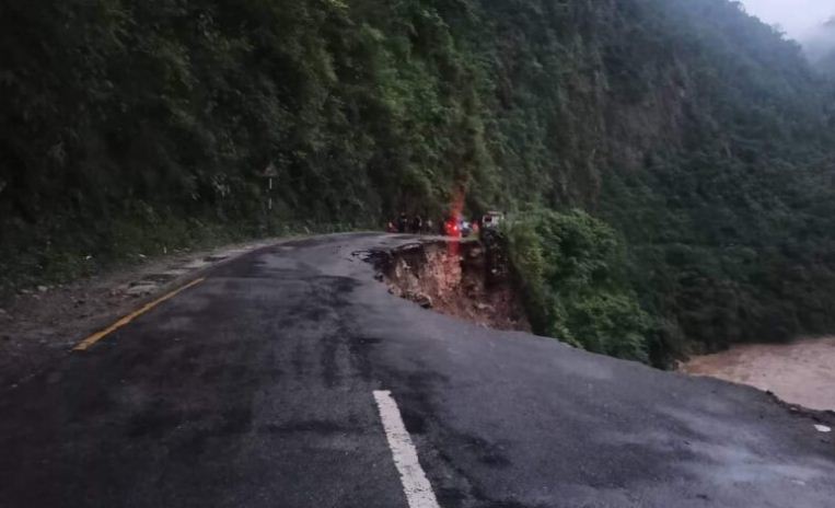 सडक भाँसिदा यातायात अवरुद्ध