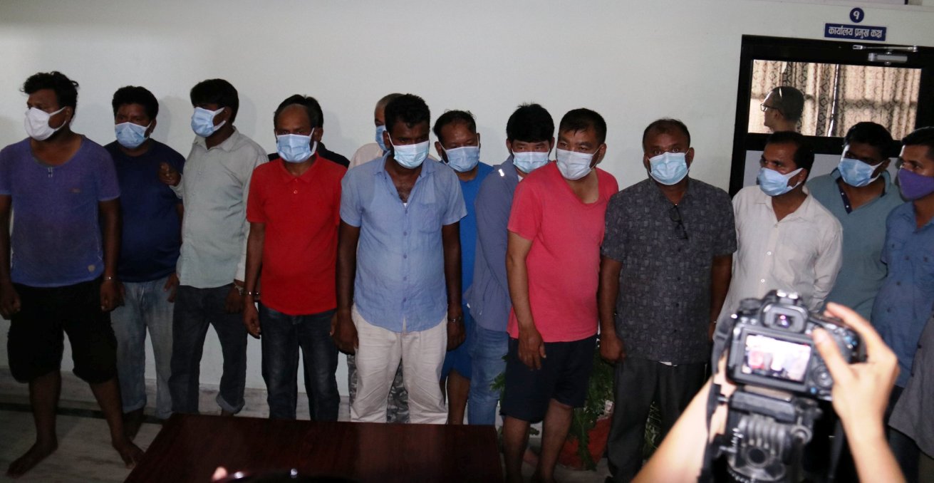 १५ जना पक्राउ