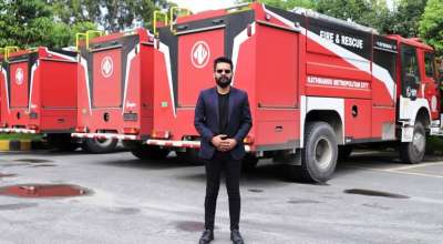 तीन वटा दमकल काठमाडौँ आइपुगे