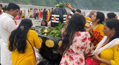 शिवालयमा बिहानैदेखि चहलपहल