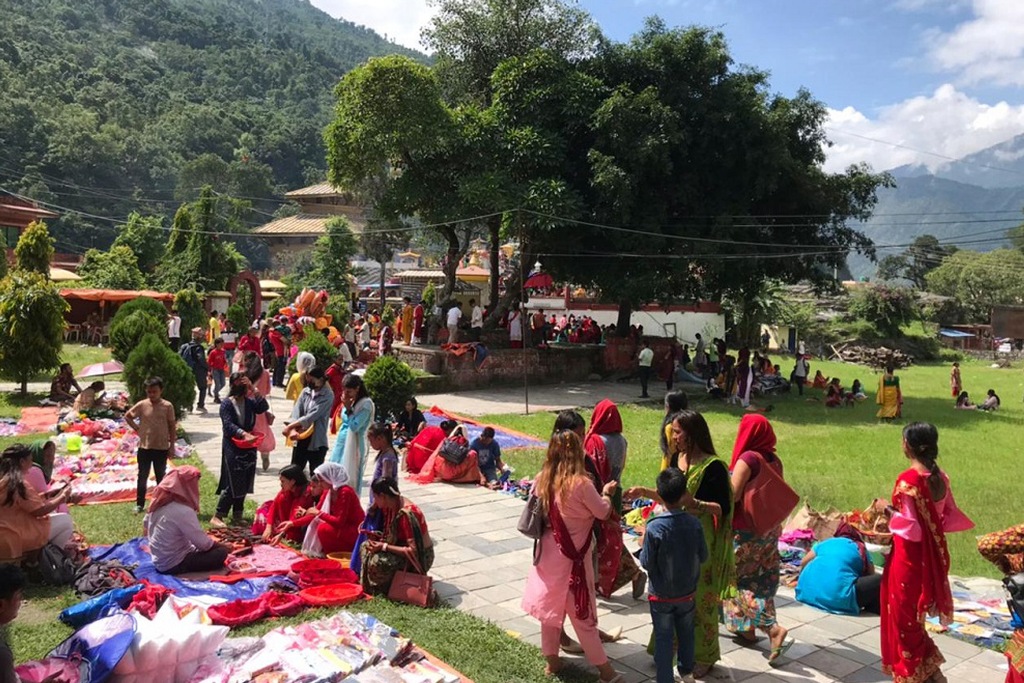 शिवालयमा बिहानैदेखि चहलपहल