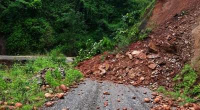 जामुने-खैरेनी सडक अवरुद्ध