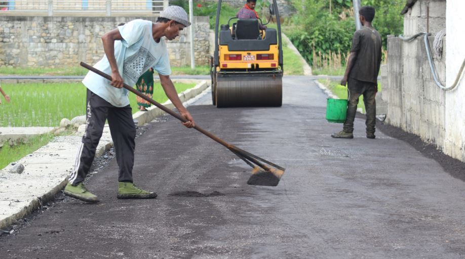 प्लाष्टिकबाट सडक निर्माण