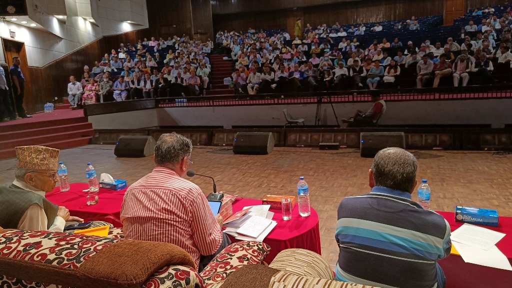 प्रचण्ड माओवादीको केन्द्रीय कमिटी बैठक