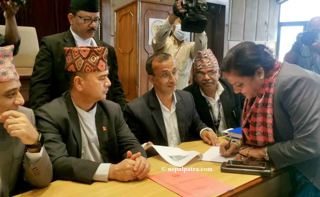 उपसभामुख पदमा पुष्पा भुसालको उम्मेदवारी दर्ता