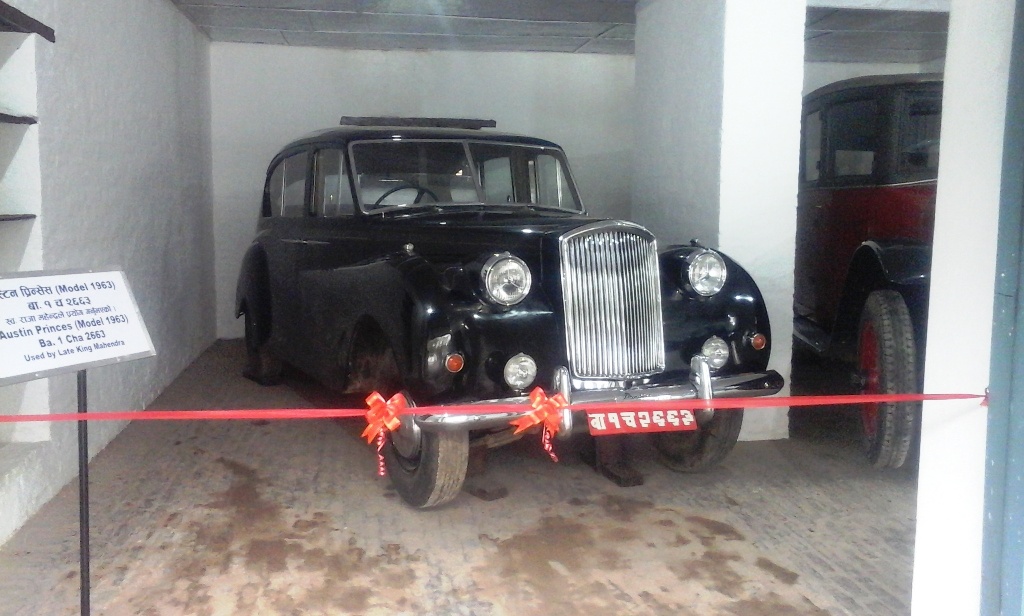 तीन गाडी प्रदर्शनमा