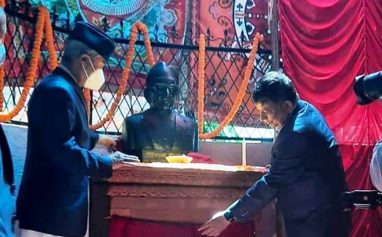 प्रधानमन्त्री देउवाद्वारा गिरिजाप्रसाद कोइरालाको अर्धकदको शालिक अनावरण