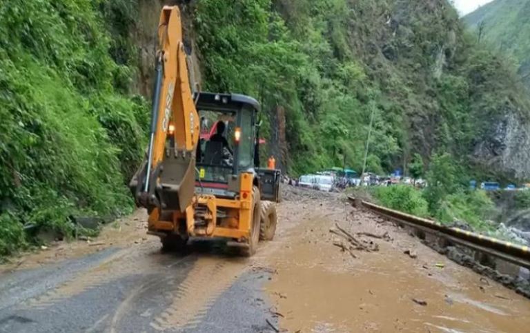 याम्पा-आँबुखैरेनी सडक