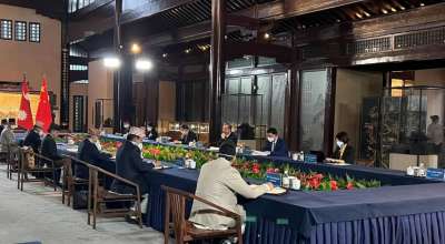 डा. नारायण खड्का र वाङ यी