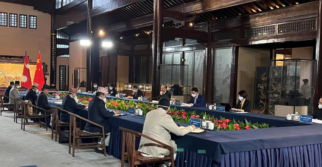 डा. नारायण खड्का र वाङ यी