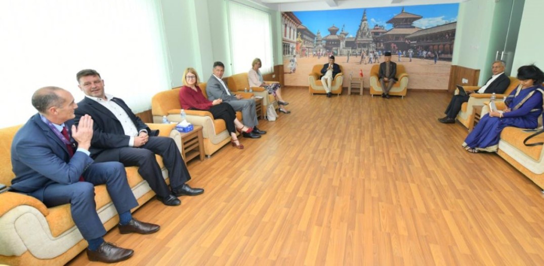 एमाले अध्यक्ष ओलीसँग पश्चिमा देशका राजदूतहरूद्वारा सामूहिक भेट