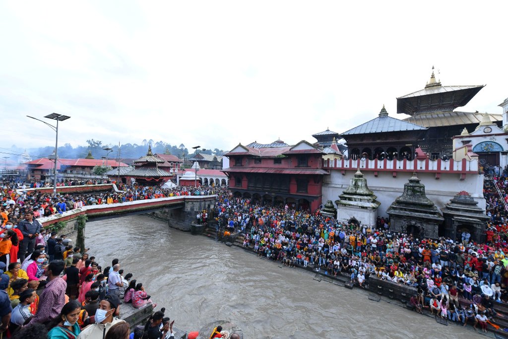 पशुपतिमा आरतीमा ओली 