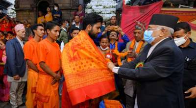 पशुपतिमा आरतीमा ओली