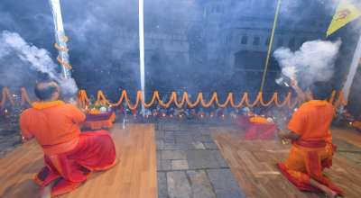 पशुपतिमा आरतीमा ओली