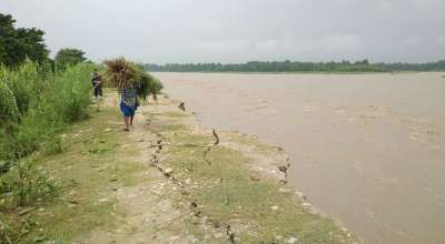 कर्णाली नदी कटान